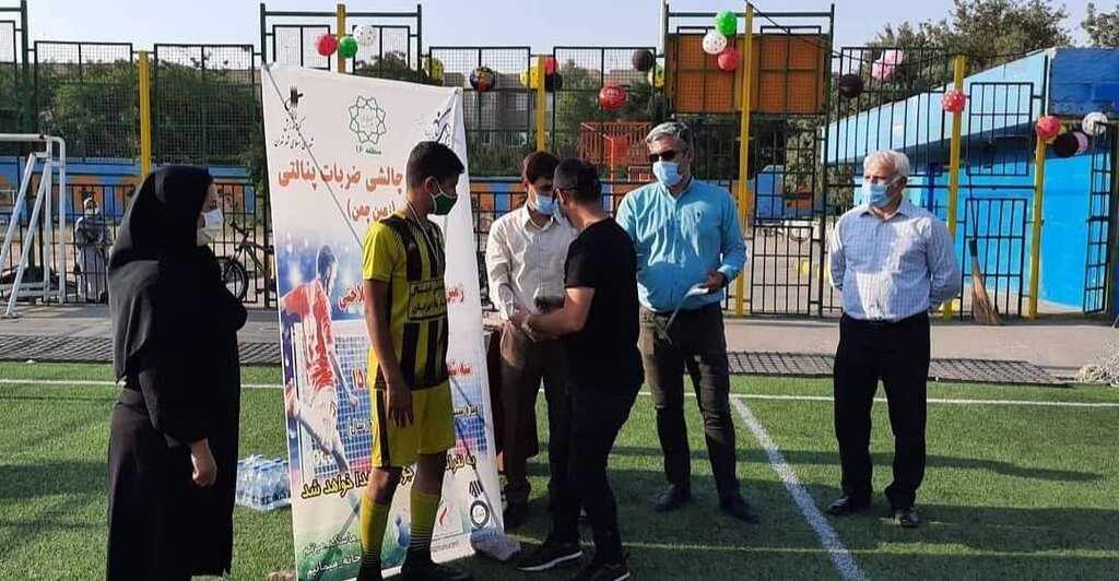 قهرمانمحله | فوتبالیست پیشکسوت؛ چهره محبوب خزانه | آموزش رایگان فوتبال به نوجوانان محروم