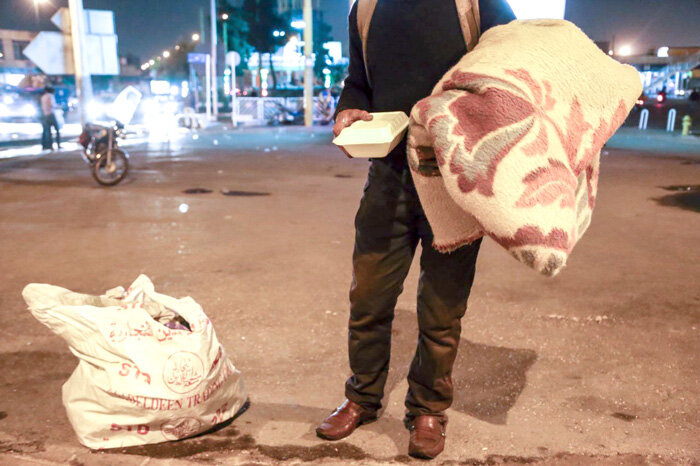 قهرمان محله | زنده ماندم تا حامی کارتنخوابها باشم