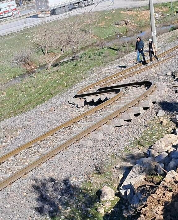 ریل راه آهن در ترکیه بعد از زلزله