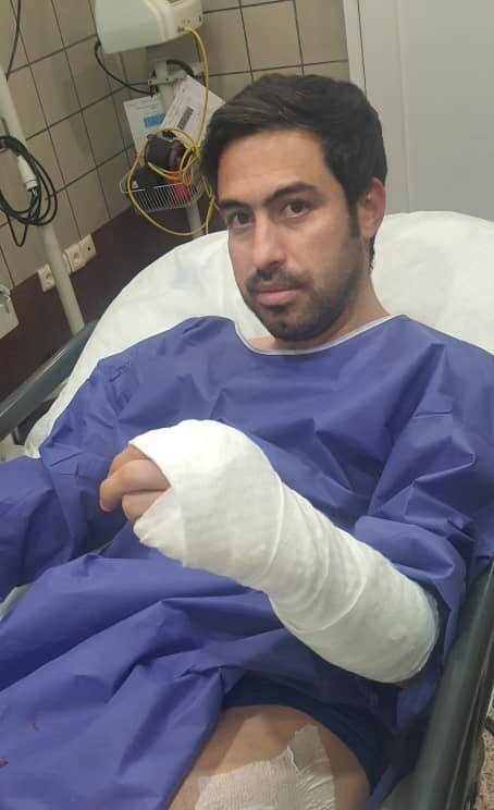 عکس| مربی محبوب استقلال را با چاقو زدند | حمله وحشیانه و زخمی شدن از ناحیه دست و پا