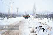برف و کولاک ۲ محور مواصلاتی استان سمنان را مسدود کرد