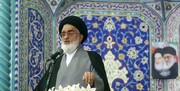 امام جمعه قم: انقلاب اسلامی آغاز حکومت الله در عصر حاضر است | با حرکت پشت سر رهبری همه ناهمواری‌ها هموار و مشکلات بر طرف می‌شود