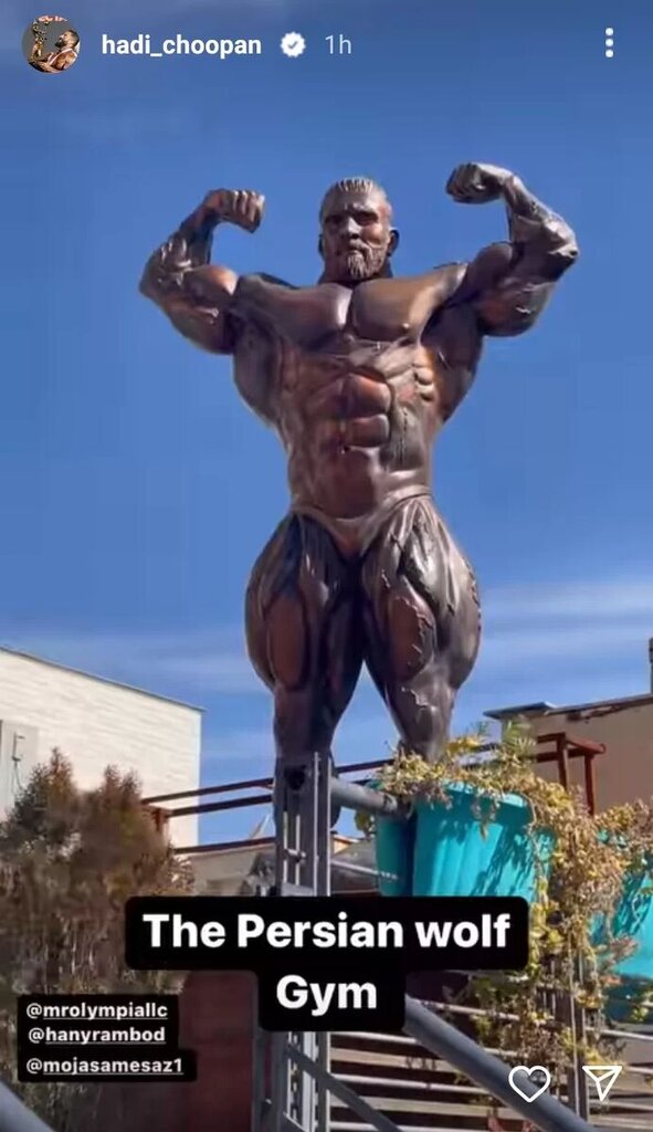 عکس| رونمایی هادی چوپان از مجسمه عجیب خودش | گرگ پارسی دوباره خبرساز شد