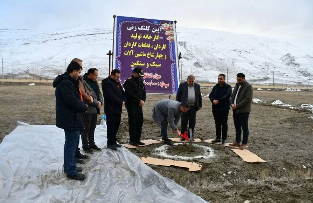 تدبیر عجیب مقامات برای گِلینشدن کفشهایشان!