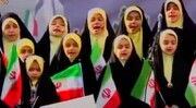 ببینید | پوشش خاص و همخوانی دختران دهه نودی کُرد در راهپیمایی ۲۲ بهمن ماه