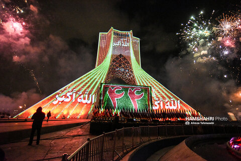 آتش بازی در برج آزادی و برج میلاد به مناسبت 22 بهمن
