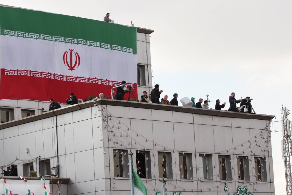 منطقه ۹ میزبان راهپیمایان ۲۲ بهمن | حماسه حضور مردم در قدمگاه امام(ره) را ببینید