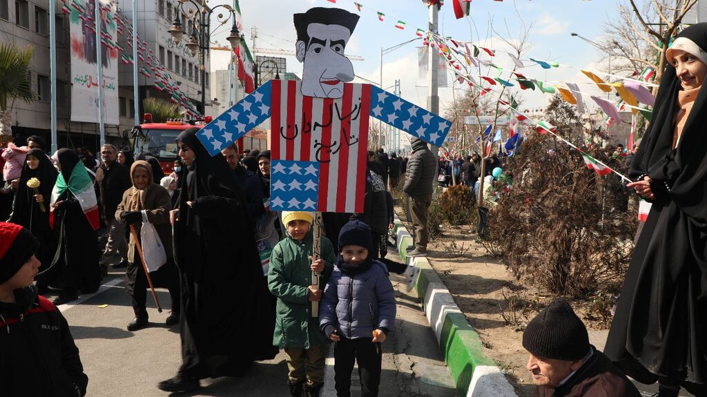 منطقه ۹ میزبان راهپیمایان ۲۲ بهمن | حماسه حضور مردم در قدمگاه امام(ره) را ببینید