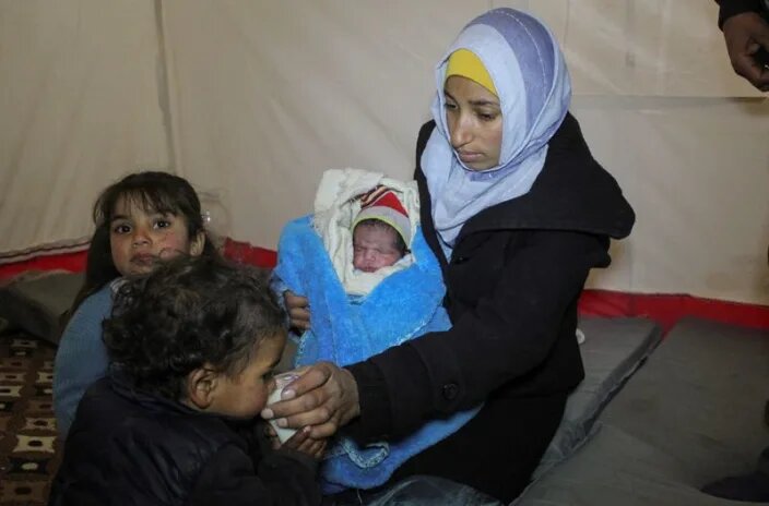 نوزاد سوری متولد شده در روز زمین‌لرزه مادرش را به زندگی باز می‌گرداند