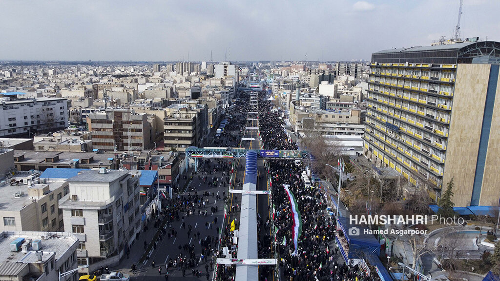 رکورد شکسته شد ؛ حضور مردم در راهپیمایی ۲۲ بهمن رکورد ۱۰ سال اخیر را شکست