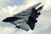 تصاویری از تیک آف و مانورهای تماشایی جنگنده اف ۱۴
