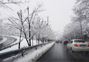 ببینید |‌ وضعیت تردد خودروها در پایتخت پوشیده از برف | ترافیک به علت لغزندگی معابر است