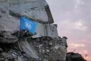 ببینید | نصب وارونه پرچم سازمان ملل در شهرهای زلزله زده سوریه