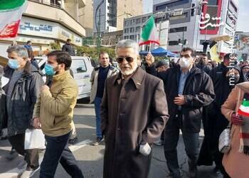 چه شخصیت هایی در راهپیمایی ۲۲ بهمن حضور داشتند؟ دريادار ستاري