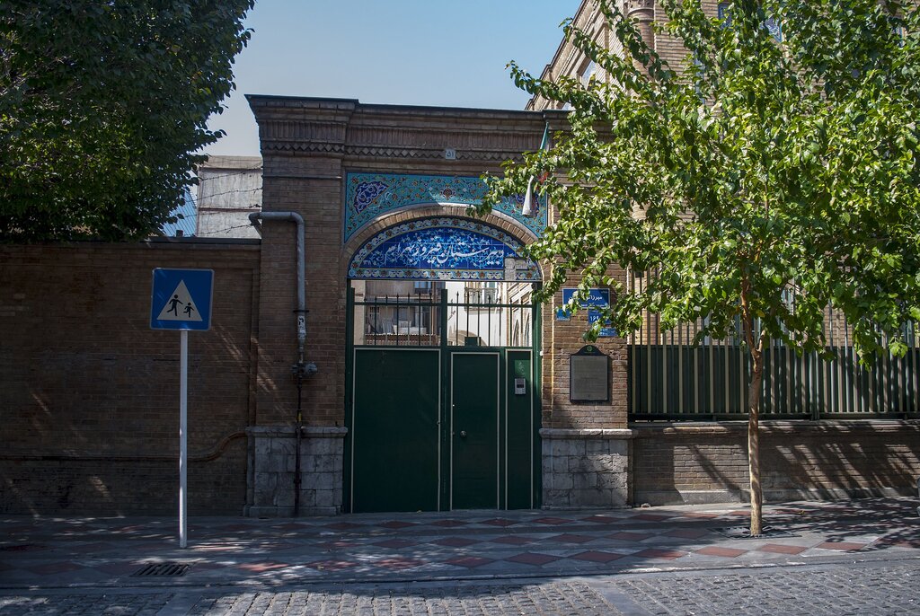 خالق ترانه ماندگار «جان مریم» اینجا درس خواند | مدرسه‌ای صدساله، جزء صد اثر برتر معماری ایران 
