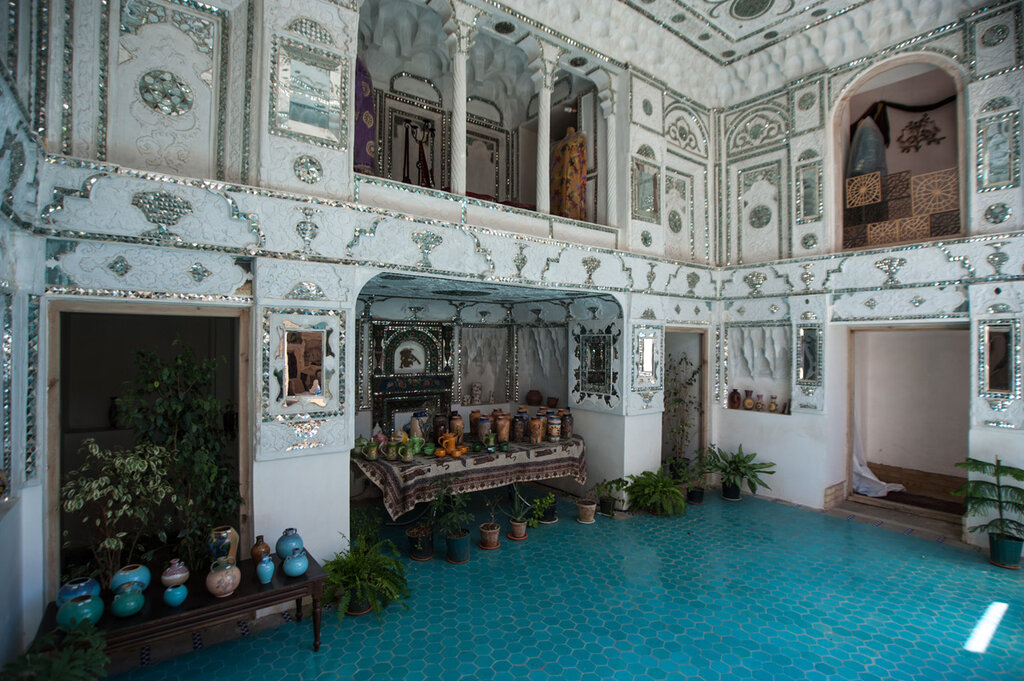 خانه نان و نمک فخرالملوک نمکگیرتان میکند