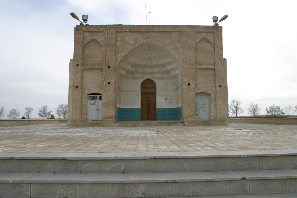 مهمانان زنده و مرده یک بقعه در روستای دوهزارساله | دانشمند مشهور ایرانی اینجا متولد شد