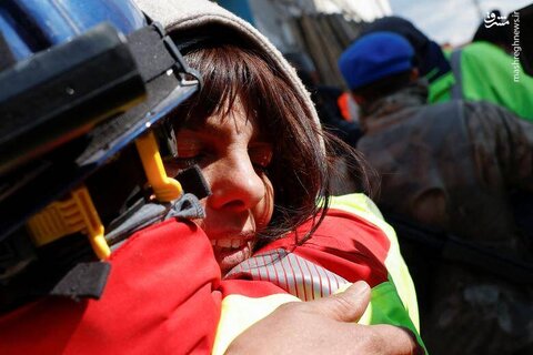 نجات "زبیده قهرمان" زن 40 ساله از زیر آوار در کیریخان ترکیه. - 10 فوریه
