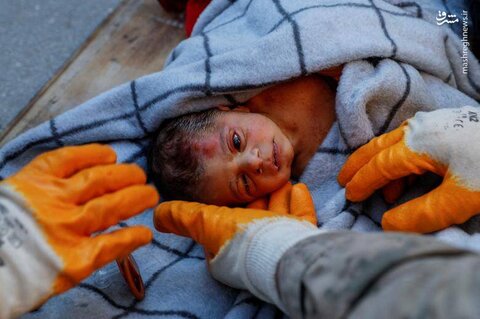 نجات "کرم آگیرتاس" نوزاد 20 روزه از زیر آوار در هاتای ترکیه. - 8 فوریه
