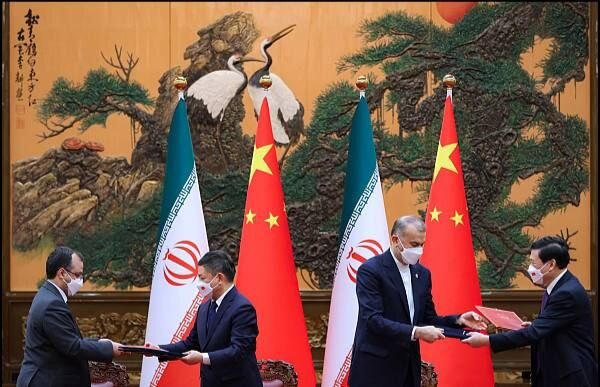 ۲۰ سند همکاری میان مقامات ایران و چین به امضا رسید | تصاویر لحظه امضای اسناد را ببینید