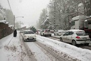 اعلام محورهای برفی و بارانی کشور | ترافیک سنگین در آزادراه قزوین- کرج