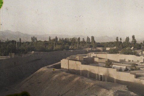 تهران؛ منظرۀ کوه دماوند و بخشی از شهر؛ (تیرماه ۱۳۰۶)