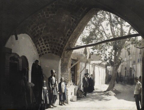 اصفهان؛ میدان نقش‌جهان؛ (شهریور ۱۳۰۶)