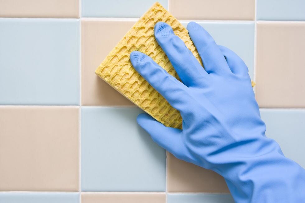 از بین بردن کپک های حمام با این راه‌های ساده | کپک کاشی را با این روش آسان پاک کنید