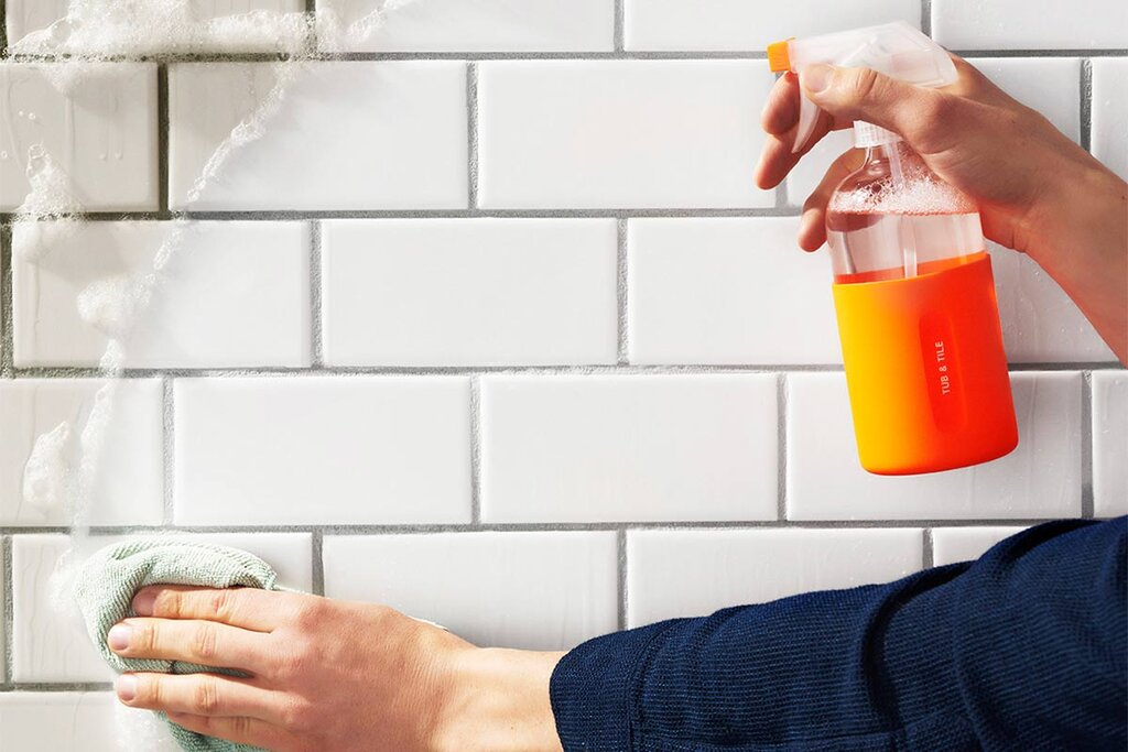 از بین بردن کپک های حمام با این راههای ساده | کپک کاشی را با این روش آسان پاک کنید