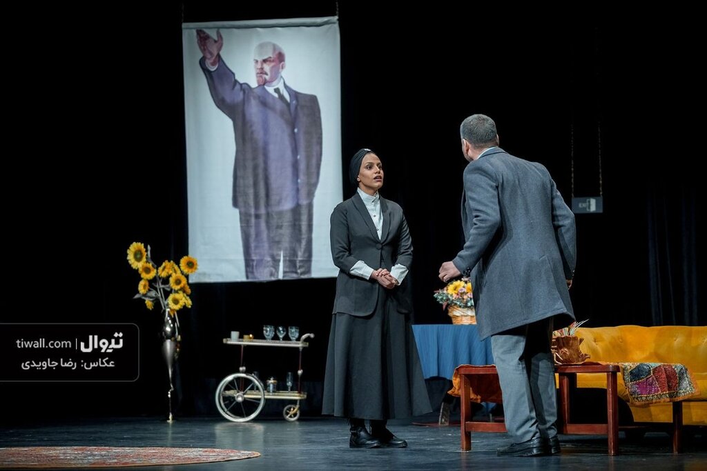 نمایشهای روی صحنه| هیتلر و کمونیسم و چند نمایش عروسکی