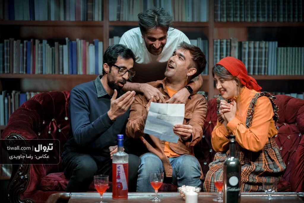 نمایشهای روی صحنه| هیتلر و کمونیسم و چند نمایش عروسکی