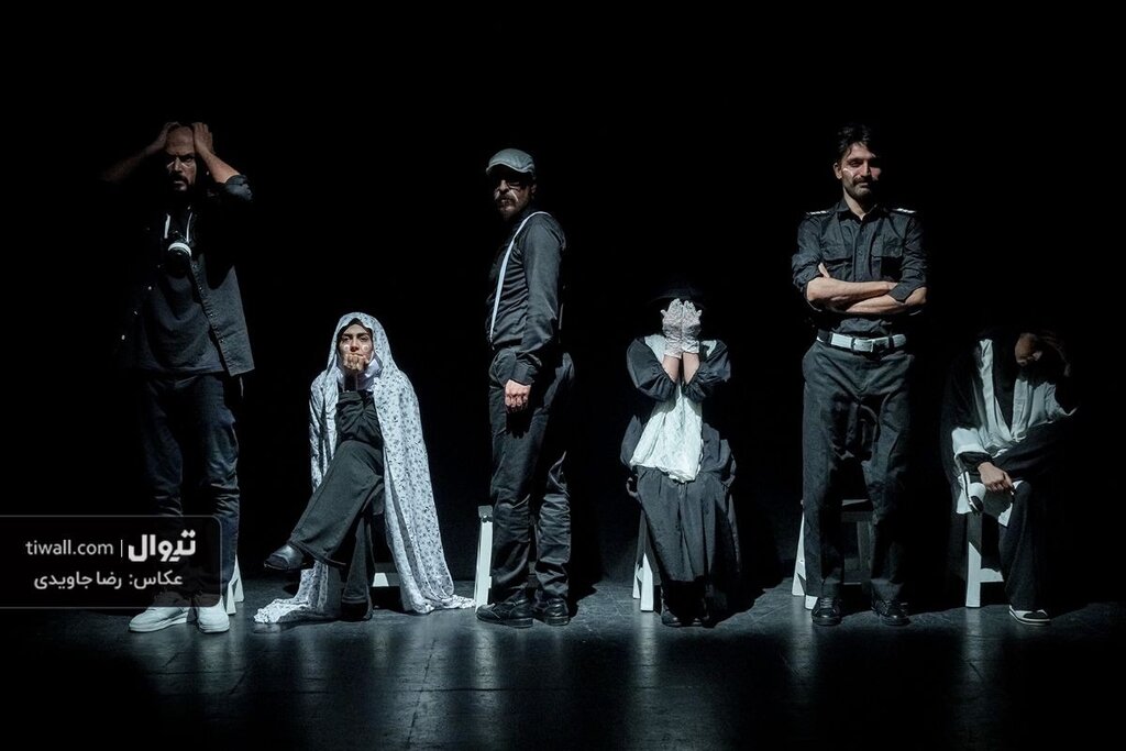 نمایشهای روی صحنه| هیتلر و کمونیسم و چند نمایش عروسکی