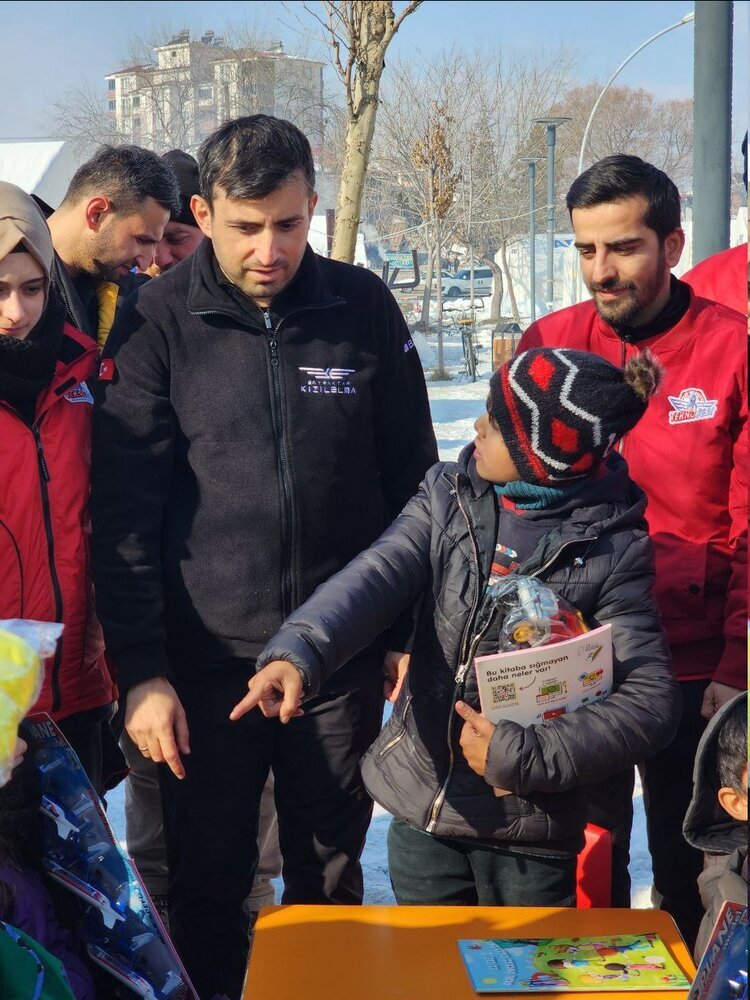 تصاویر | بازدید داماد اردوغان از بیمارستان صحرایی ارتش ایران