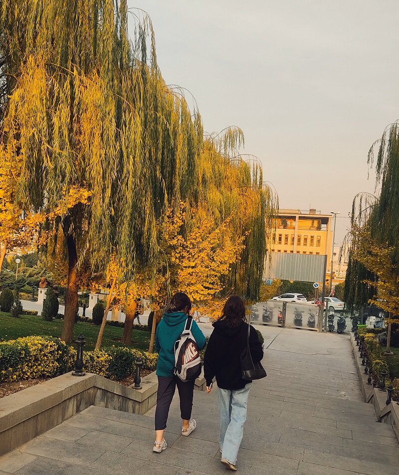 تصاویر عجیب زنان بی ححاب در کتابخانه ملی ؛ ماجرای خبرساز حجاب اجباری چیست؟! | توزیع برگه تذکر حجاب ؛ برخی معلق شدند اما باز هم اعتنایی نکردند!