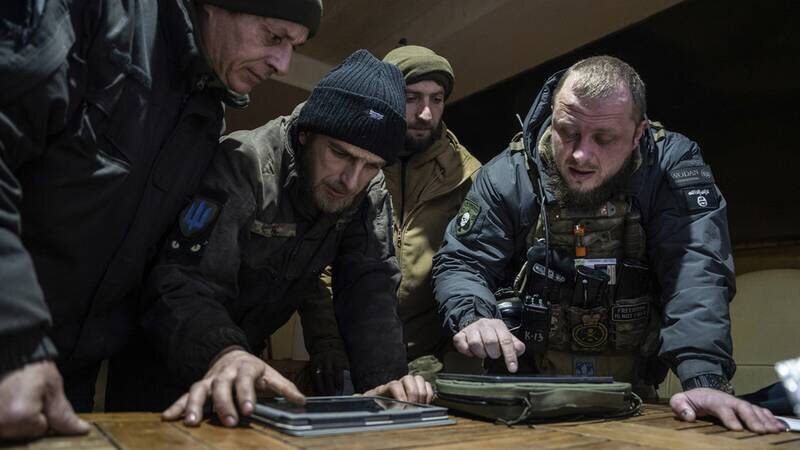 تصاویر جنجالی فرمانده اوکراینی با نشان داعش | نماد نازی هم روی بازوی یک نظامی اوکراینی دیده شد
