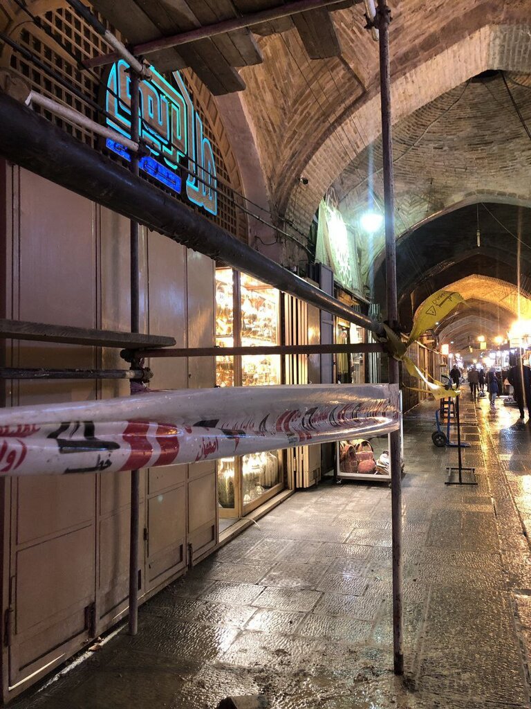 تصاویر | آسیب به بناهای تاریخی اصفهان در بارندگی اخیر | کلیسای وانک ریزش کرد | آسیب سقف بازار نقش جهان