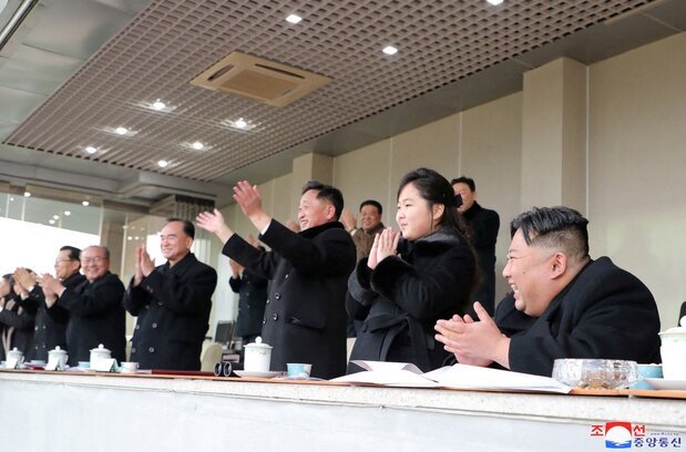 تصاویر | چهره خندان رهبر کره شمالی و دخترش در یک برنامه متفاوت | خواهر قدرتمند رهبر کره شمالی هم دیده شد