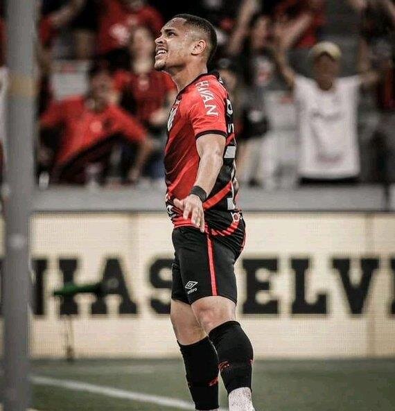 «رونالدوی جدید» جانشین لواندوفسکی در بارسا | ژاوی تصمیم خود را برای جذب این بازیکن گرفت