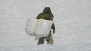 ببینید | تصاویر بی‌نظیر تلاش چند ایرانی برای علوفه رسانی به حیات وحش در برف و کولاک |اتفاقی کم سابقه در برف چهارمحال و بختیاری