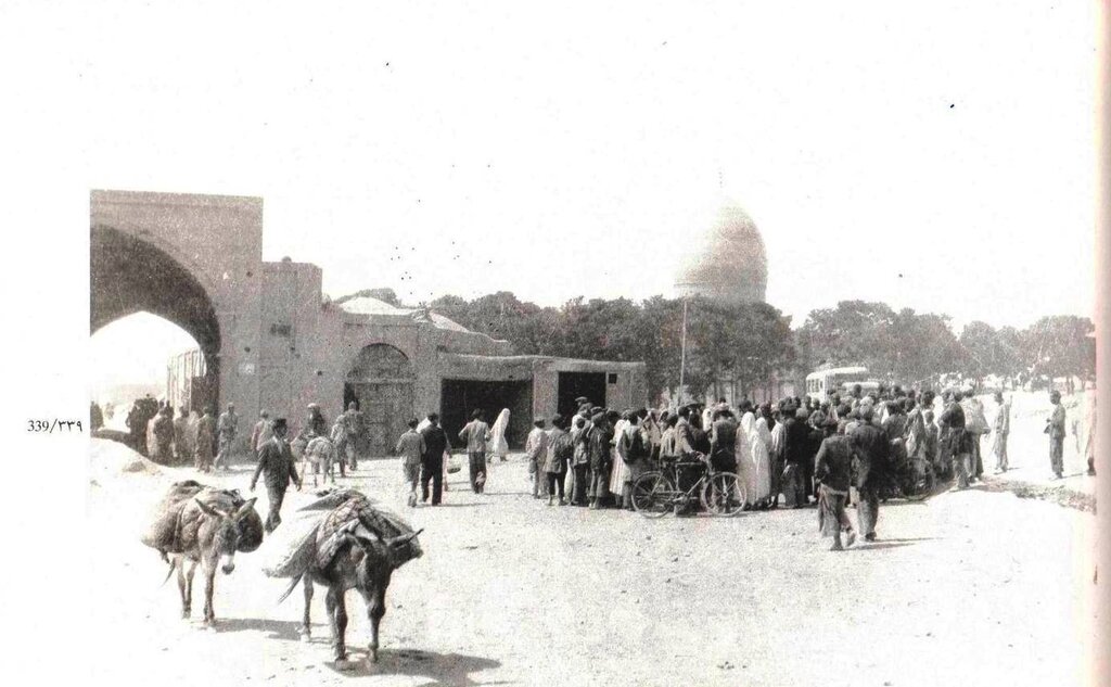 ماجرای آرامگاهی در بسته با گنبد فیروزهای در محله مولوی