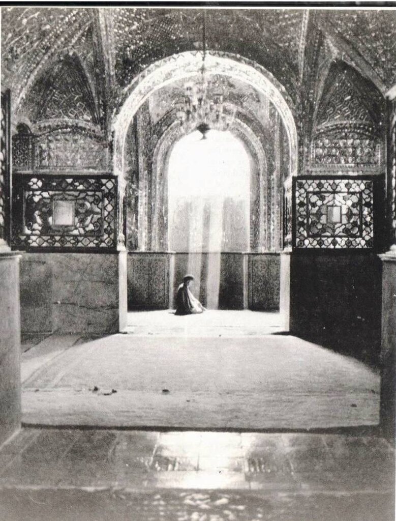 ماجرای آرامگاهی در بسته با گنبد فیروزهای در محله مولوی