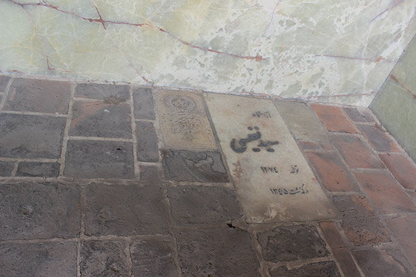 ماجرای آرامگاهی در بسته با گنبد فیروزهای در محله مولوی