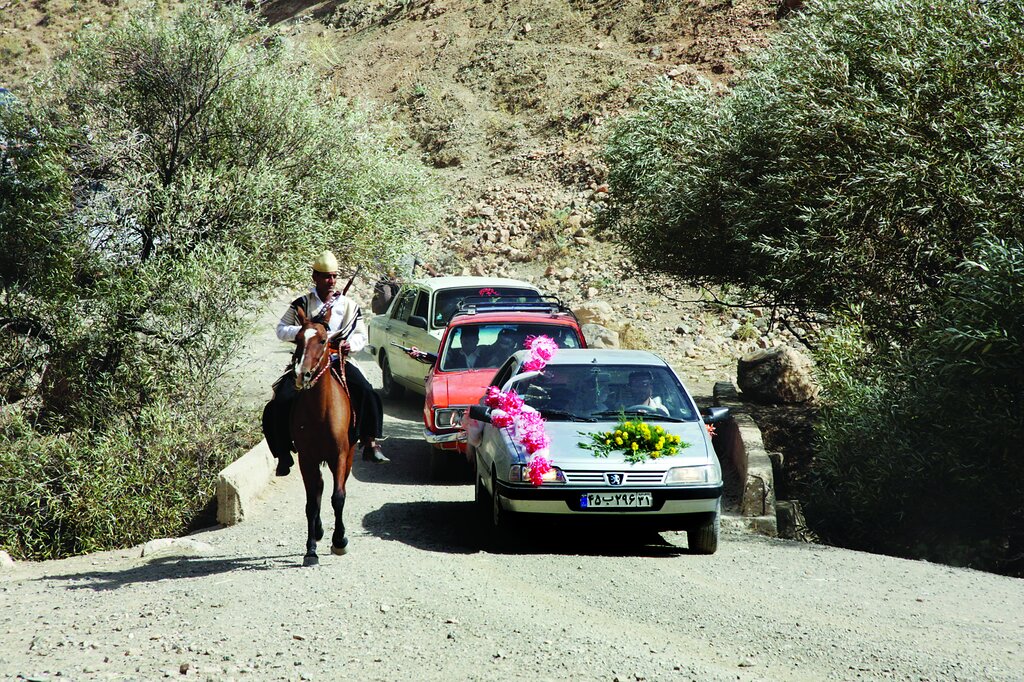 ماجرای ازدواج مرد لرستانی با زنی که یک متر از خودش بلندتر است | روزی ۱۰۰ بار بهش میگویم دوستت دارم | زنم گفت: چیزی که برایم مهم است خود تو هستی!