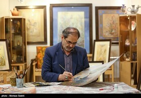 آثار من در مسیر اهداف  انقلاب  اسلامی است|هرسال در جشنواره هنرهای تجسمی شرکت می‌کنم