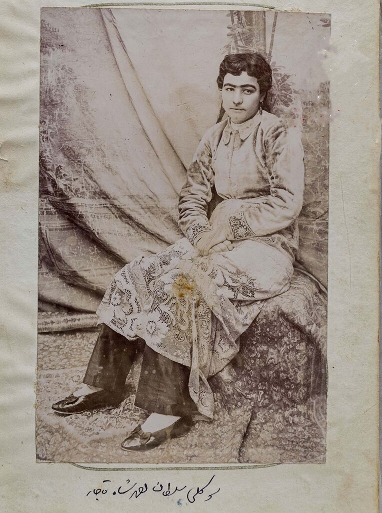 نوشتههای حاشیه: معصومه خانم سوگلی سلطان احمدشاه