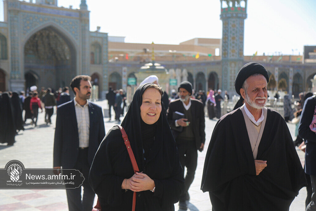 واکنش اتحادیه اروپا به جنجالها درباره حجاب سفیر سوئیس در سفر به قم | تصاویر خانم سفیر با چادر مشکی را ببینید