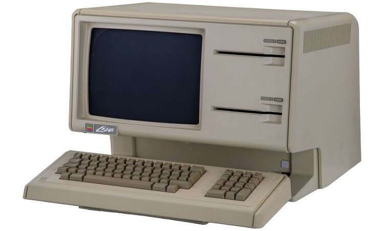 عکس | این کامپیوتر قدیمی اپل در حراجی به فروش می‌رسد | قیمت، معادل ۱۶ آیفون ۱۴ اولترا مکس!