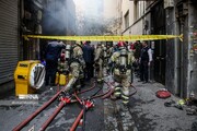 آتش سوزی ساختمان ١۵٣ هنوز مهار نشده است | احتمال ریزش بنا قوی شد