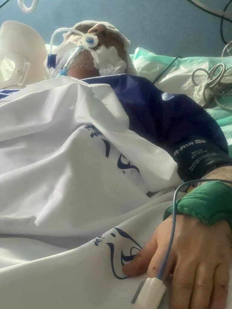 تصویری تلخ از وزیر ورزش در بیمارستان | شرایط سخت سجادی بعد از سقوط هلی کوپتر