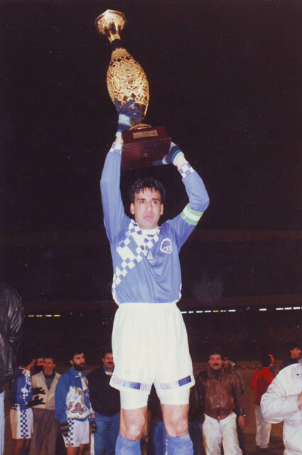 کاپیتان سابق استقلال و مدافع تیم ملی از تلخ و شیرینهای زندگی میگوید | هیچ وقت محبتهای مردم را فراموش نمی کنم | کسب و کار در پاساژ فوتبالیستها